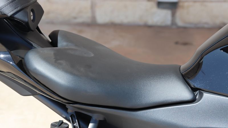 2025 Yamaha YZFR7 MATTE RAVEN BLACK Image 13
