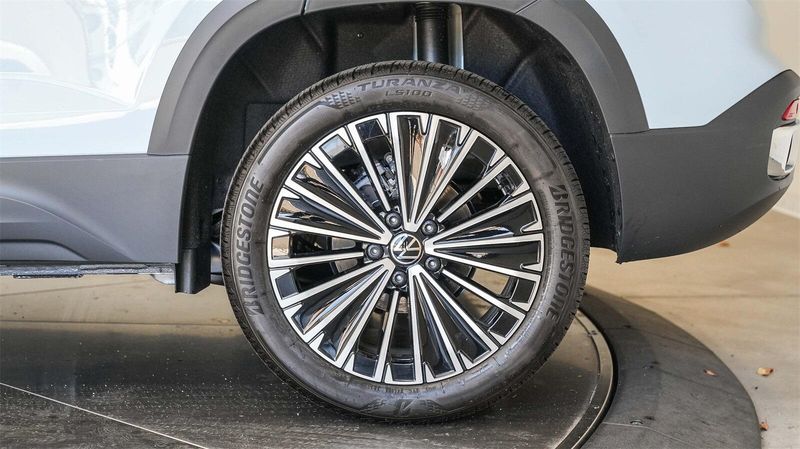 New 2025 Volkswagen Taos 1.5T SEImage 9