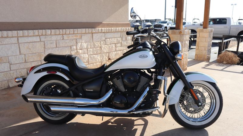 2015 Kawasaki Vulcan 900 Classic Image 2