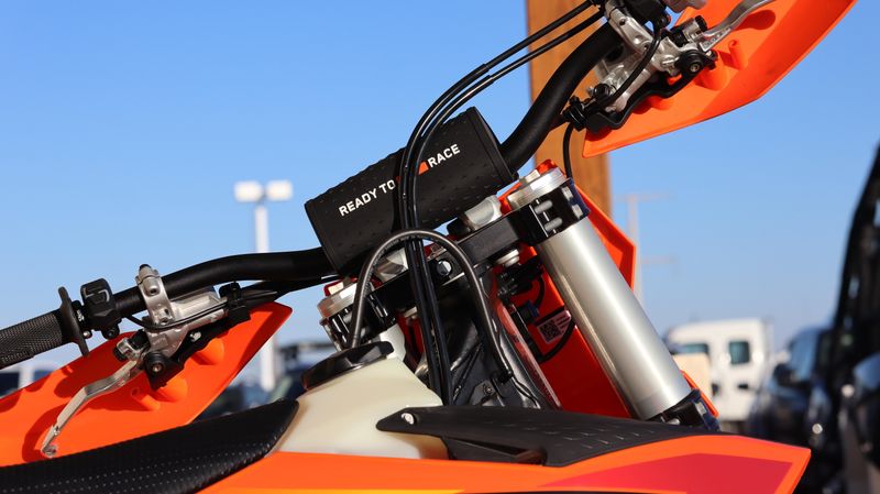 2025 KTM 300 XC ORANGEImage 11