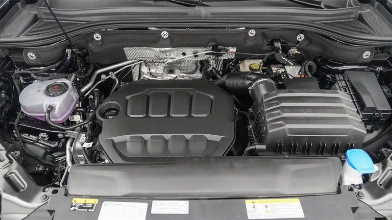 New 2025 Volkswagen Atlas 2.0T SE w/TechnologyImage 12