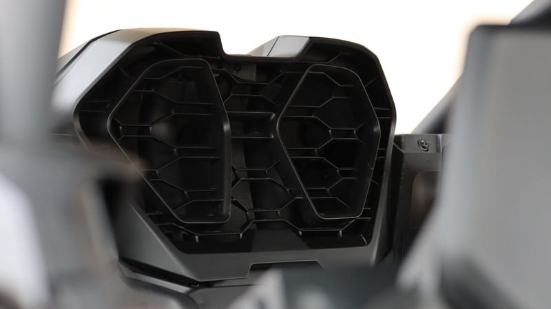 NEW 2026 CAN-AM MAVERICK R MAX X WITH SMARTSHOX 999T DCT Image 7