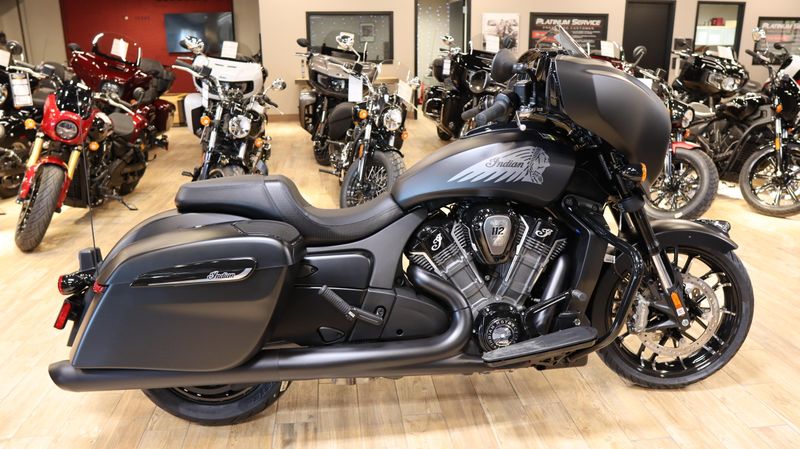 2025 Indian Motorcycle CHIEFTAIN POWERPLUS DARK HORSE WITH RIDER ASSIST AND POWERBAND AUDIO Image 2