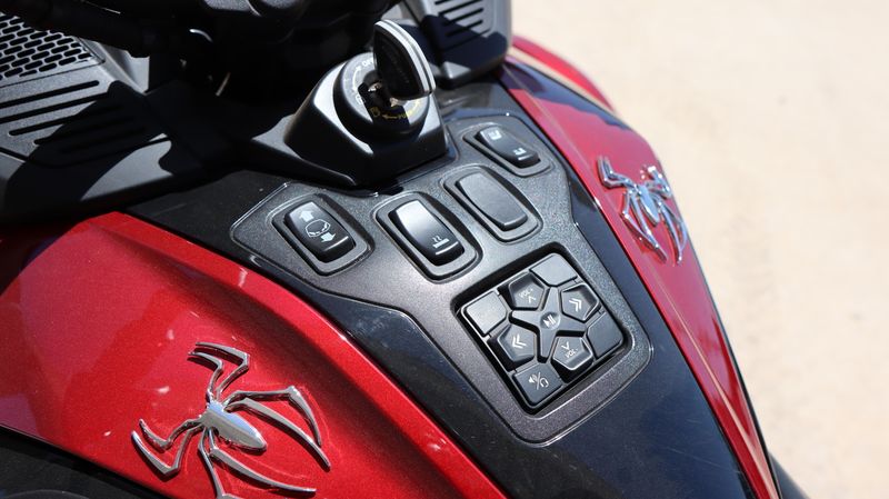 Used 2022 Can-Am RD SPYDER RT LTD 1330 SE6 RDD 22 Base Image 14