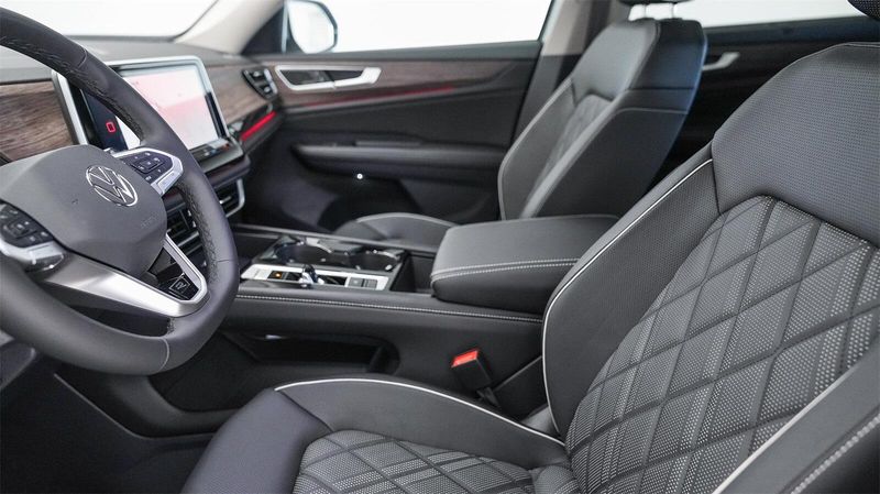 2025 Volkswagen Atlas 2.0T SEL Premium R-LineImage 18