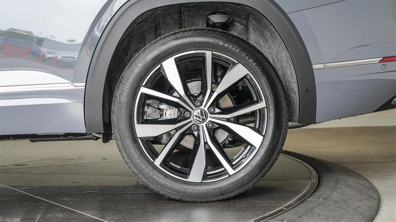 New 2025 Volkswagen Atlas 2.0T SEL Premium R-LineImage 9