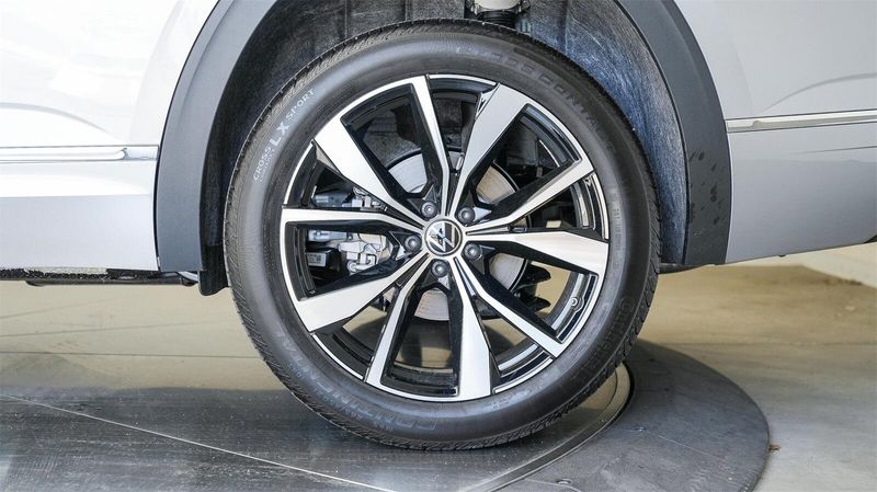 2025 Volkswagen Atlas 2.0T SEL Premium R-LineImage 10
