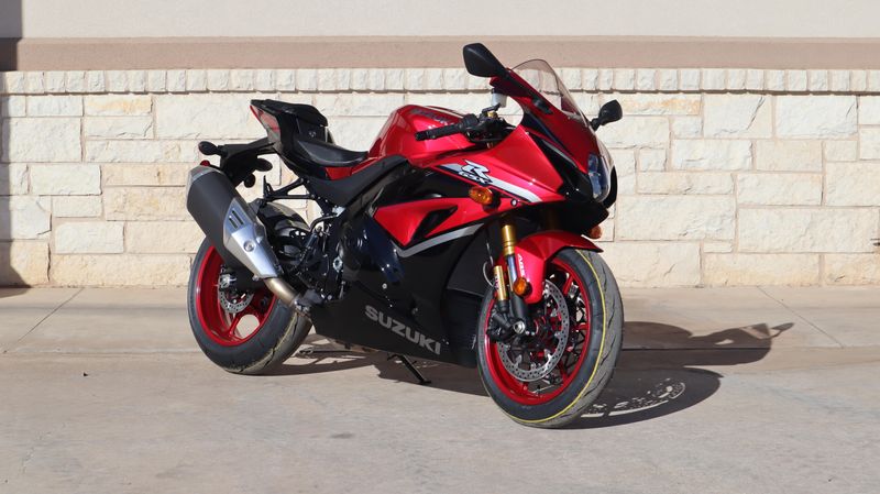 2025 Suzuki GSXR1000R CANDY DARING RED AND GLASS SPARKLE BLACKImage 1