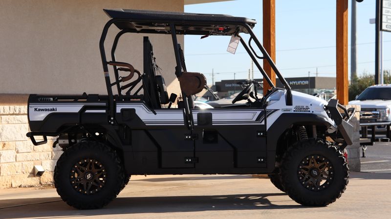 2024 KAWASAKI Mule PROFXT 1000 Platinum Ranch Edition in a WHITE exterior color. Family PowerSports (877) 886-1997 familypowersports.com 