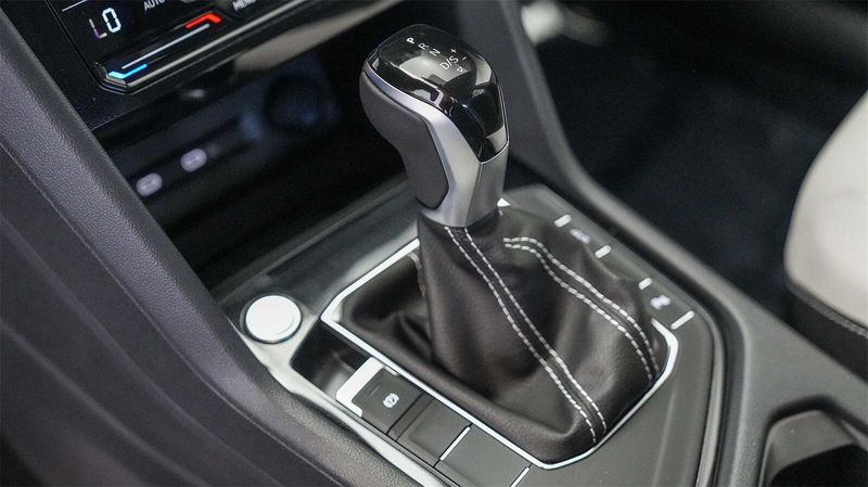 New 2025 Volkswagen Taos 1.5T SEImage 20