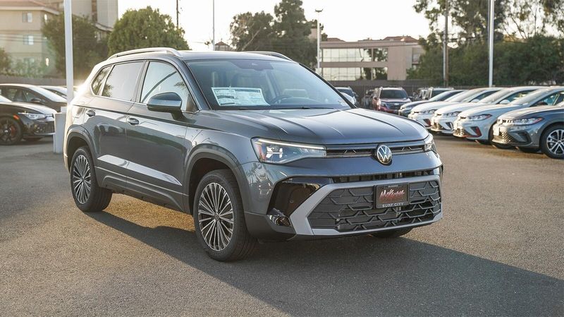 2025 Volkswagen Taos 1.5T SEImage 3