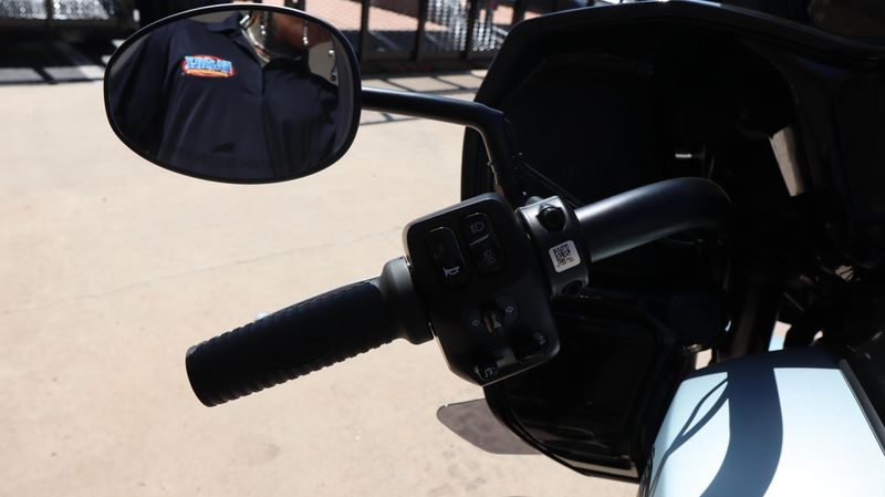 New 2025 Indian Motorcycle CHALLENGER DARK HORSE WTIH 112CR  RIDER ASSIST PACKAGE  POWERBAND AUDIO Image 18