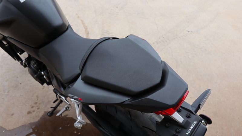 2025 Honda CB750 HORNET Image 5