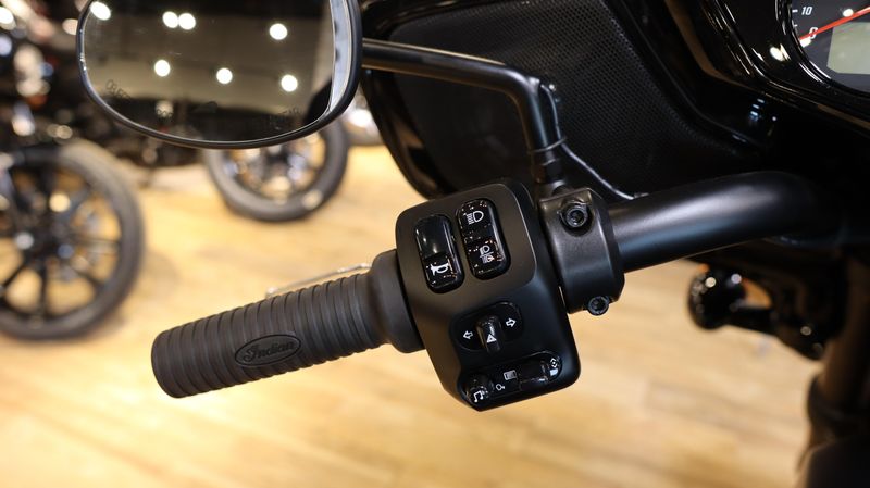 2025 Indian Motorcycle CHIEFTAIN POWERPLUS DARK HORSE WITH RIDER ASSIST AND POWERBAND AUDIO Image 7