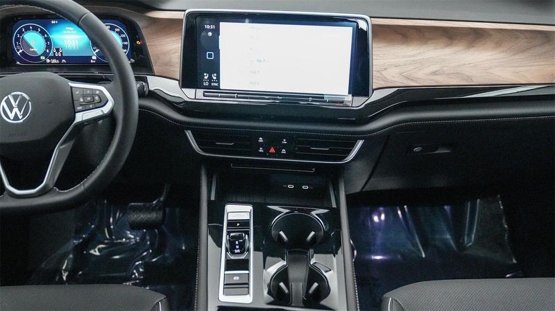 New 2025 Volkswagen Atlas 2.0T SE w/TechnologyImage 14