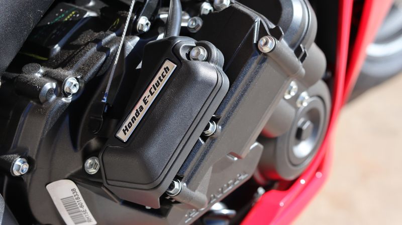 NEW 2026 HONDA CBR650R E-CLUTCH Image 15