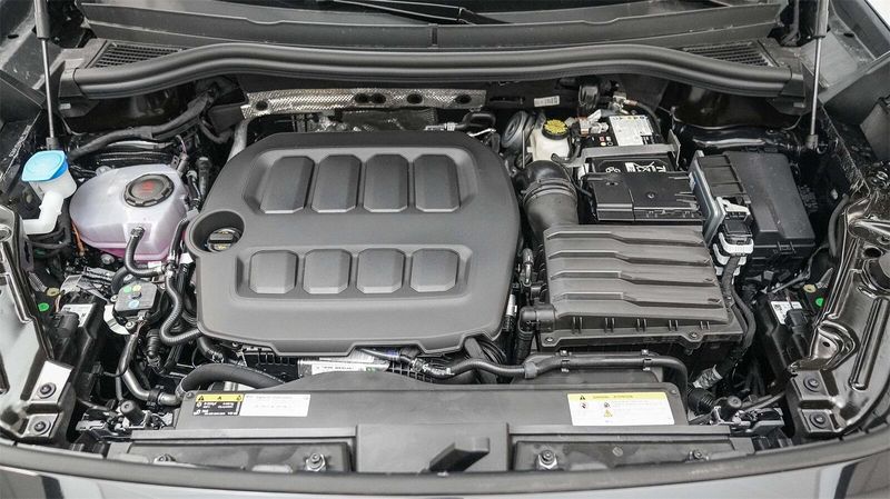 New 2025 Volkswagen Tiguan 2.0T SEImage 12