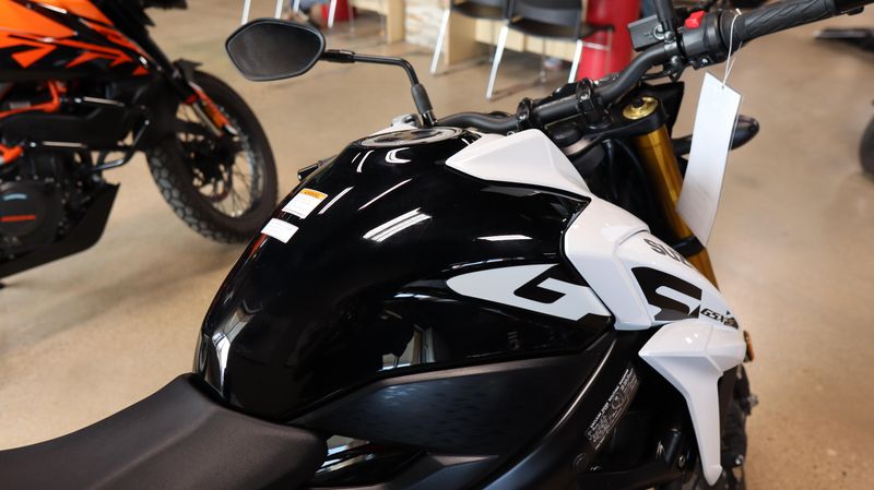 2023 Suzuki GSX750 Image 3
