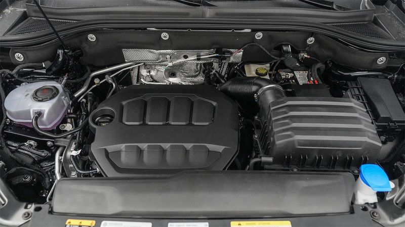New 2025 Volkswagen Atlas 2.0T SE w/TechnologyImage 12