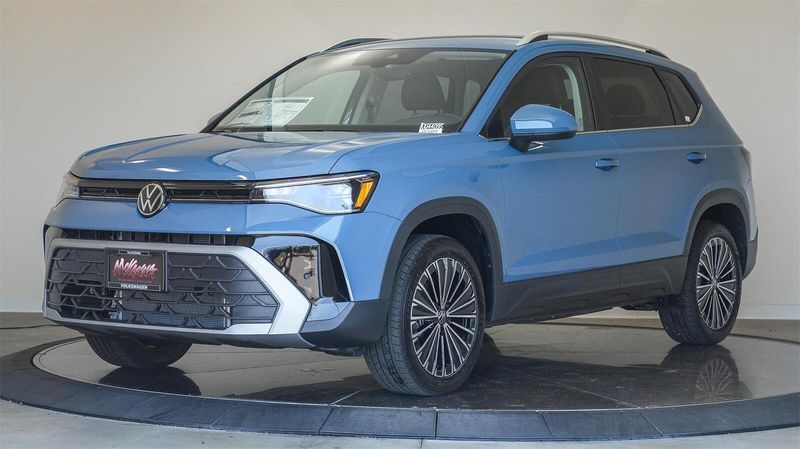 New 2025 Volkswagen Taos 1.5T SEImage 1