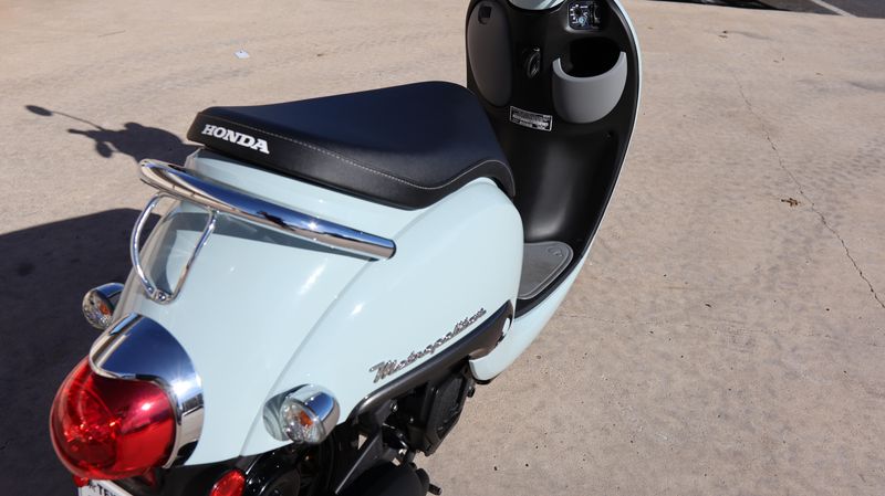 2022 Honda Metropolitan BaseImage 2