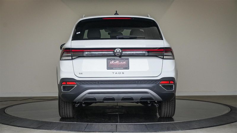 New 2025 Volkswagen Taos 1.5T SEImage 3