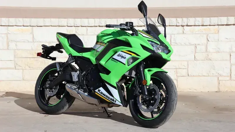 2025 Kawasaki NINJA 650 KRT EDITION ABS LIME GREEN AND EBONY AND PEARL BLIZZARD WHITEImage 1