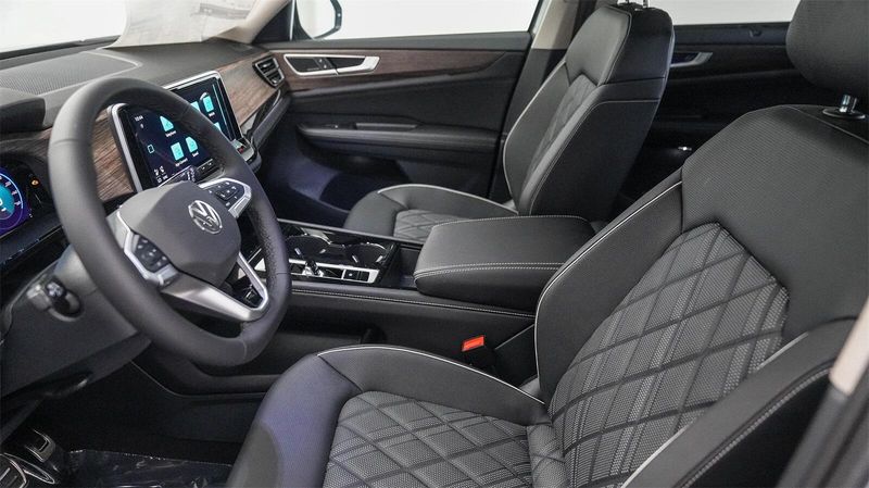 New 2025 Volkswagen Atlas 2.0T SEL Premium R-LineImage 19