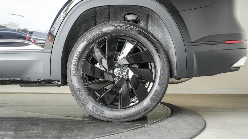 New 2025 Volkswagen Atlas 2.0T SE w/TechnologyImage 9