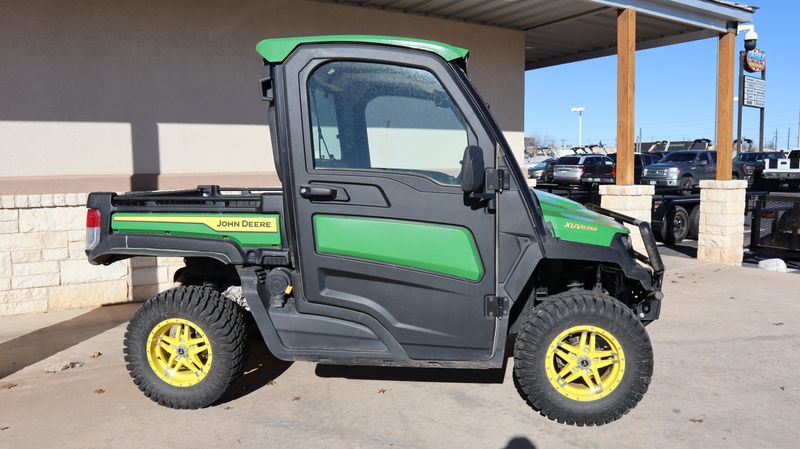 2023 JOHN DEERE Gator XUV835R BaseImage 2