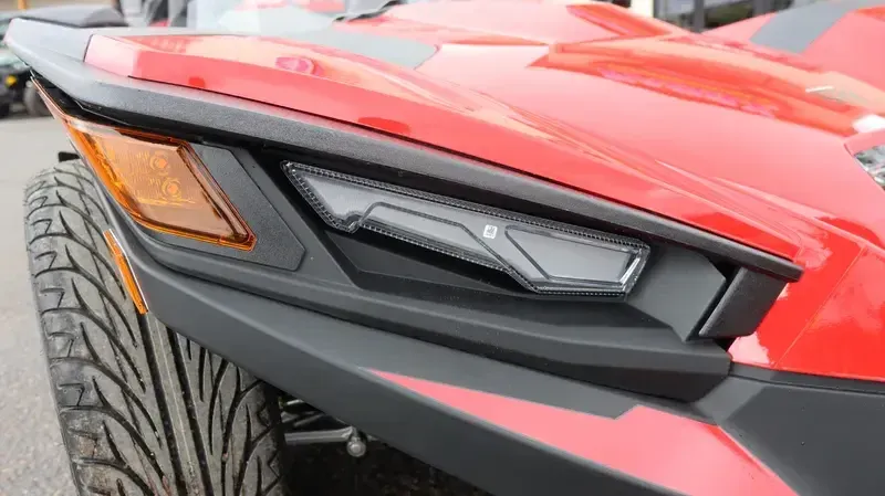 NEW 2025 POLARIS SLINGSHOT S AUTODRIVE Image 10