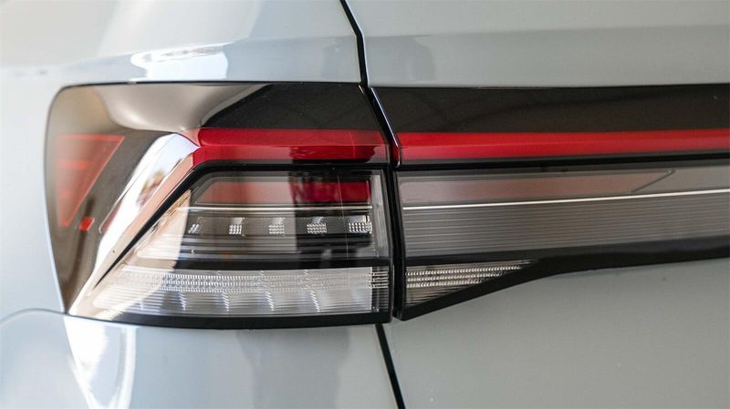 New 2025 Volkswagen Taos 1.5T SEImage 8