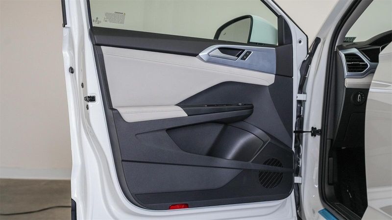 New 2025 Volkswagen Taos 1.5T SEImage 21