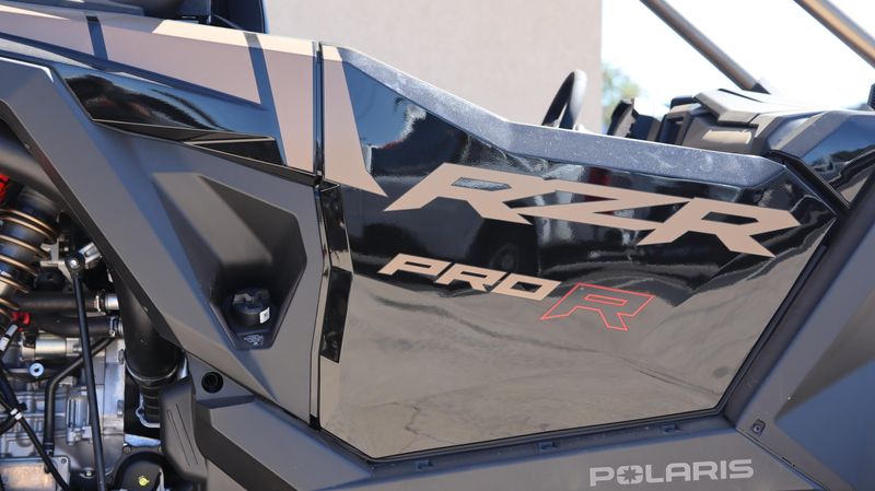 2025 Polaris RZR PRO R ULTIMATE BLACK CRYSTAL AND SHADOW BRONZE Image 10