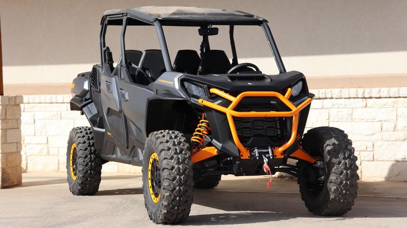 2025 Can-Am COMMANDER MAX XT 1000R MINERAL GREY AND ORANGE CRUSHImage 2