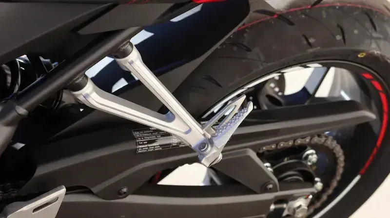 2025 Honda CBR650R ECLUTCH GRAND PRIX RED Image 8