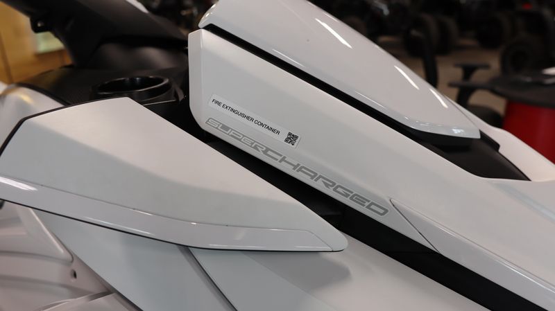 2025 Yamaha FX CRUISER SVHO WITH AUDIO WHITE Image 3