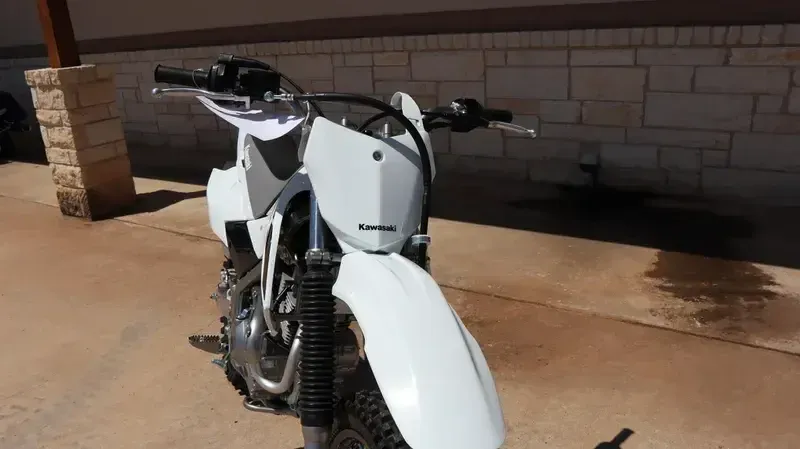 New 2026 Kawasaki KLX140R F BRIGHT WHITE Image 9