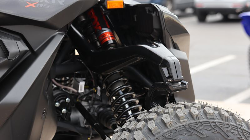 2025 Can-Am MAVERICK R MAX X RS WITH SMARTSHOX 999T DCT TRIPLE BLACK Image 12