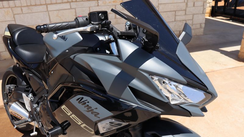 2024 Kawasaki Ninja 650 ABS KRT Edition Image 9