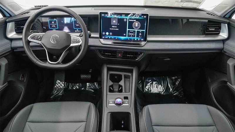 New 2025 Volkswagen Tiguan 2.0T SEImage 13