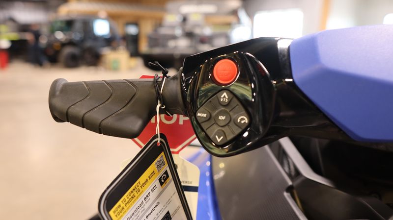 2025 SEADOO WAKE PRO 230 WITH SOUND SYSTEM IDF SAND AND DAZZLING BLUE Image 13