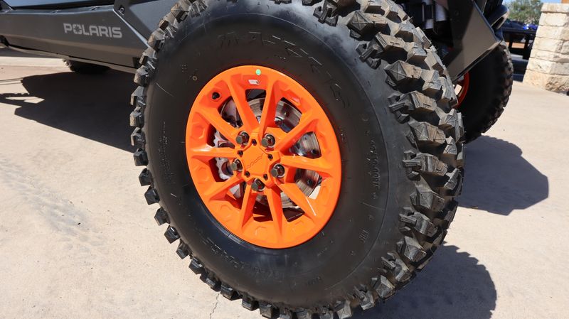 New 2025 Polaris RZR PRO S 4 ULTIMATE ORANGE RUST AND ZENITH BLUE Image 23