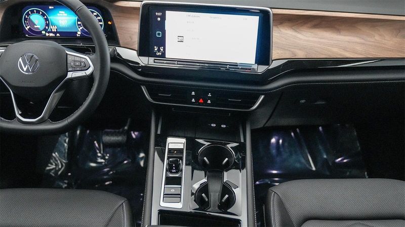 New 2025 Volkswagen Atlas 2.0T SE w/TechnologyImage 14
