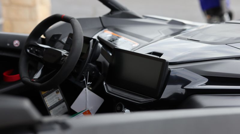 2025 Can-Am MAVERICK R MAX X RS WITH SMARTSHOX 999T DCT TRIPLE BLACK Image 14