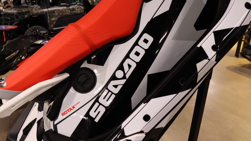 2025 SEADOO SPARK TRIXX FOR 3 WITH SOUND SYSTEM DRAGON RED AND WHITE Image 6