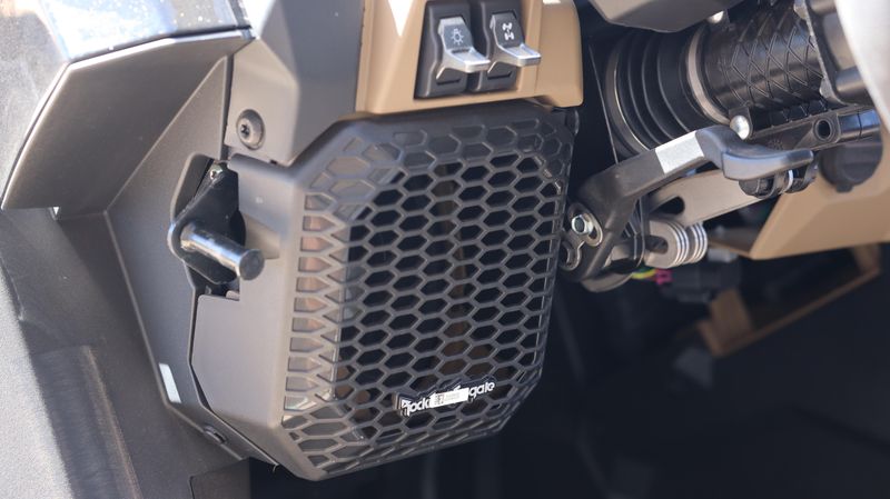 2025 Polaris RZR PRO R ULTIMATE BLACK CRYSTAL AND SHADOW BRONZE Image 7