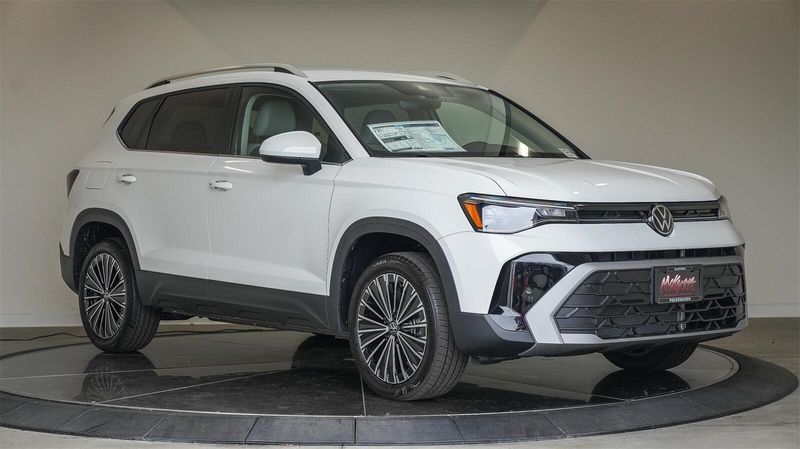 New 2025 Volkswagen Taos 1.5T SEImage 5