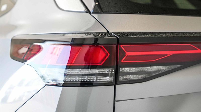 New 2025 Volkswagen Tiguan 2.0T SEImage 8