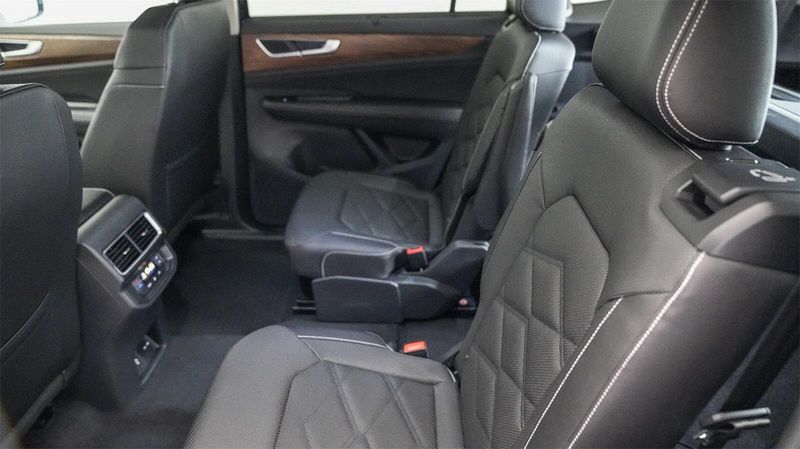 New 2025 Volkswagen Atlas 2.0T SE w/TechnologyImage 18